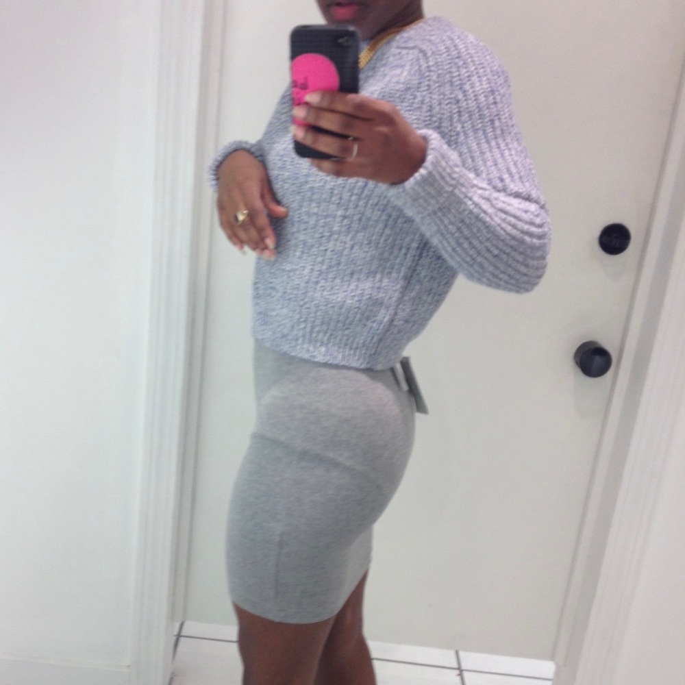 Form fitted gray mini mini skirt.